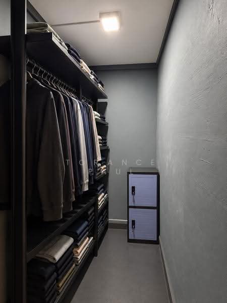 704 Bedok Reservoir Road, 704 Bedok Reservoir Road, Bedok / Upper East Coast, 2 Bedrooms, 732 sqft, HDB Flat For Sale, by Torance Paul, 500290849 - Walk-in Wardrobe - PropertyGuru.com.sg