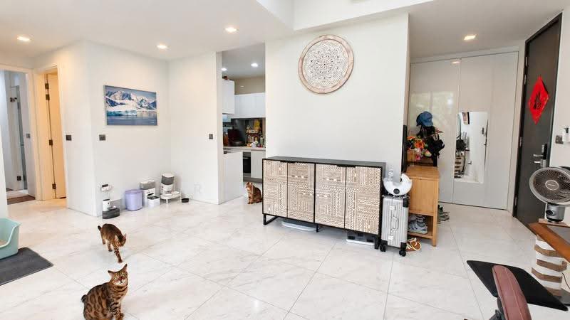 Holland Residences, 5 Taman Warna, Tanglin / Holland / Bukit Timah, 2 Bedrooms, 958 sqft, Condominium For Sale, by Irene Tan, 500290857 - Living Room - PropertyGuru.com.sg