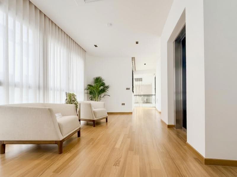 Freehold Bungalow Siglap, Pool and Lift, East Coast / Marine Parade, 5 Bedrooms, 4,343 sqft, Bungalow House For Sale, by Chloe Lim, 500290861 - Interior - PropertyGuru.com.sg