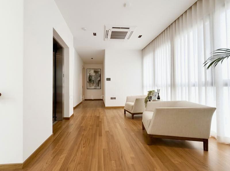 Freehold Bungalow Siglap, Pool and Lift, East Coast / Marine Parade, 5 Bedrooms, 4,343 sqft, Bungalow House For Sale, by Chloe Lim, 500290861 - Corridor - PropertyGuru.com.sg