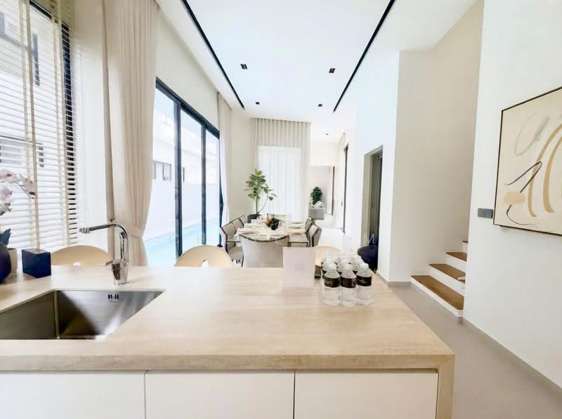 Freehold Bungalow Siglap, Pool and Lift, East Coast / Marine Parade, 5 Bedrooms, 4,343 sqft, Bungalow House For Sale, by Chloe Lim, 500290861 - Dining Room - PropertyGuru.com.sg