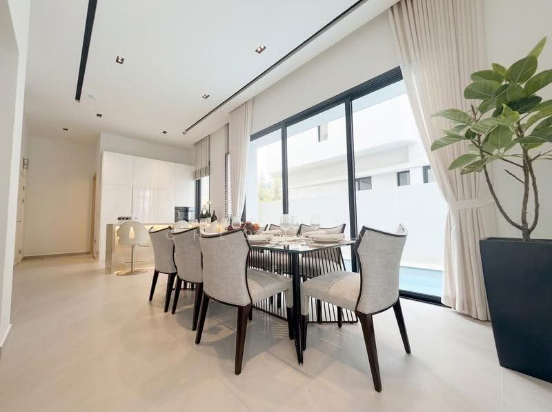 Freehold Bungalow Siglap, Pool and Lift, East Coast / Marine Parade, 5 Bedrooms, 4,343 sqft, Bungalow House For Sale, by Chloe Lim, 500290861 - Dining Room - PropertyGuru.com.sg