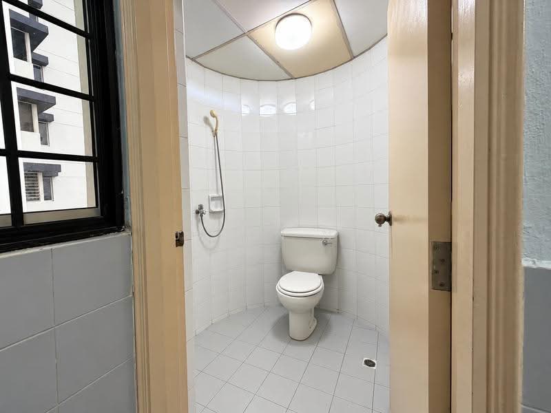 Bullion Park, 168 Lentor Loop, Mandai / Upper Thomson, 3 Bedrooms, 1,259 sqft, Condominium For Sale, by Jason Ng, 500290874 - Bathroom - PropertyGuru.com.sg