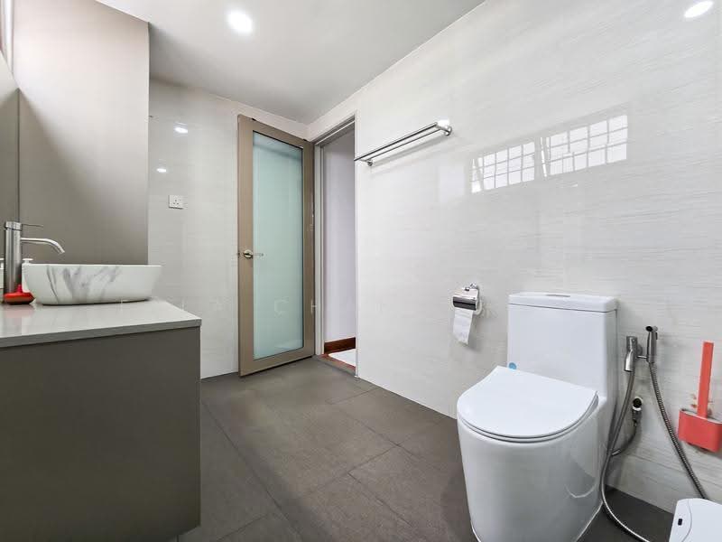 Birmingham Mansions, 130 Thomson Road, Newton / Novena, 4 Bedrooms, 1,711 sqft, Apartment For Sale, by Ella Chang 张慧媄, 500290899 - Bathroom - PropertyGuru.com.sg