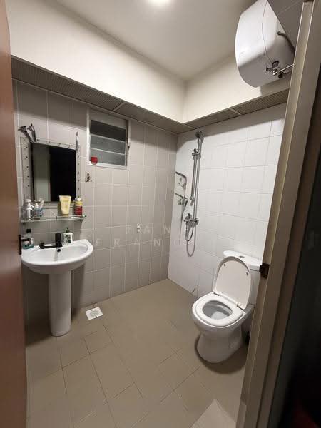 178A Rivervale Crescent, 178A Rivervale Crescent, Hougang / Punggol / Sengkang, 3 Bedrooms, 1,001 sqft, HDB Flat For Rent, by Jane Francis, 500290905 - Bathroom - PropertyGuru.com.sg