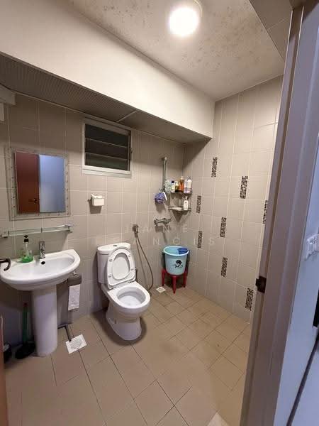 178A Rivervale Crescent, 178A Rivervale Crescent, Hougang / Punggol / Sengkang, 3 Bedrooms, 1,001 sqft, HDB Flat For Rent, by Jane Francis, 500290905 - Attached Bathroom - PropertyGuru.com.sg