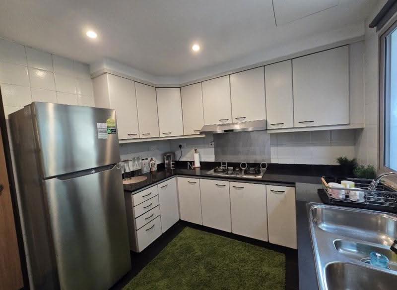Azalea Park Condo, 4 Flora Road, Changi Airport / Changi Village, 3 Bedrooms, 1,315 sqft, Condominium For Rent, by Jaren Hoo, 500290918 - Kitchen - PropertyGuru.com.sg