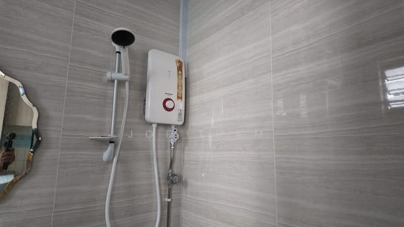 826 Jurong West Street 81, 826 Jurong West Street 81, Boon Lay / Jurong / Tuas, 3 Bedrooms, 1,302 sqft, HDB Flat For Rent, by Joe Tham, 500290923 - Bathroom - PropertyGuru.com.sg