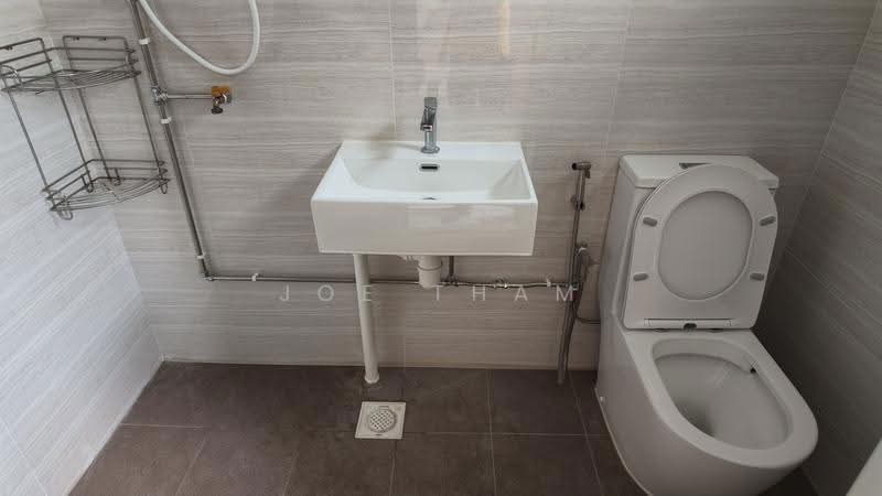826 Jurong West Street 81, 826 Jurong West Street 81, Boon Lay / Jurong / Tuas, 3 Bedrooms, 1,302 sqft, HDB Flat For Rent, by Joe Tham, 500290923 - Bathroom - PropertyGuru.com.sg