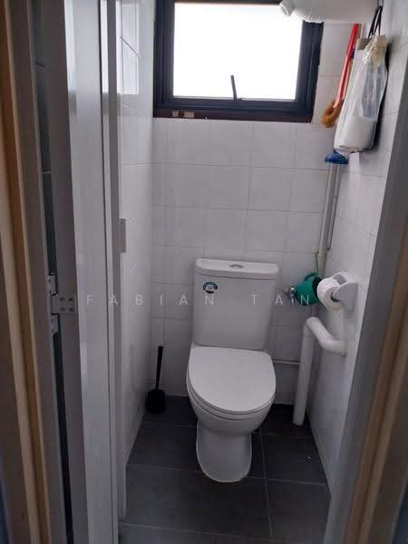 159 Lorong 1 Toa Payoh, 159 Lorong 1 Toa Payoh, Balestier / Toa Payoh, Room Rental, 100 sqft, HDB Flat For Rent, by Fabian Tan, 500290926 - Bathroom - PropertyGuru.com.sg