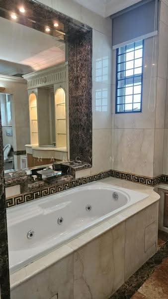 Siglap Avenue Bungalow, East Coast / Marine Parade, 5 Bedrooms, 6,000 sqft, Bungalow House For Rent, by Nancy Ni, 500290933 - Bathroom - PropertyGuru.com.sg
