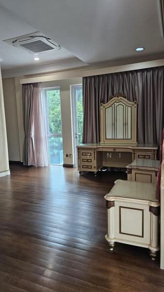 Siglap Avenue Bungalow, East Coast / Marine Parade, 5 Bedrooms, 6,000 sqft, Bungalow House For Rent, by Nancy Ni, 500290933 - Bedroom - PropertyGuru.com.sg