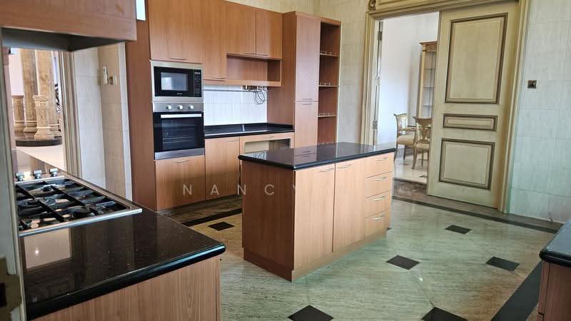 Siglap Avenue Bungalow, East Coast / Marine Parade, 5 Bedrooms, 6,000 sqft, Bungalow House For Rent, by Nancy Ni, 500290933 - Kitchen - PropertyGuru.com.sg