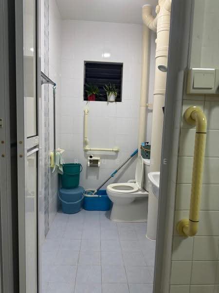 230 Pending Road, 230 Pending Road, Dairy Farm / Bukit Panjang / Choa Chu Kang, 2 Bedrooms, 785 sqft, HDB Flat For Sale, by Marcus Lee, 500290939 - Bathroom - PropertyGuru.com.sg