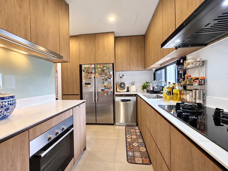 Parc Komo, 959 Upper Changi Road North, Changi Airport / Changi Village, 5 Bedrooms, 1,808 sqft, Condominium For Sale, by PJ Lee, 500290940 - Kitchen - PropertyGuru.com.sg