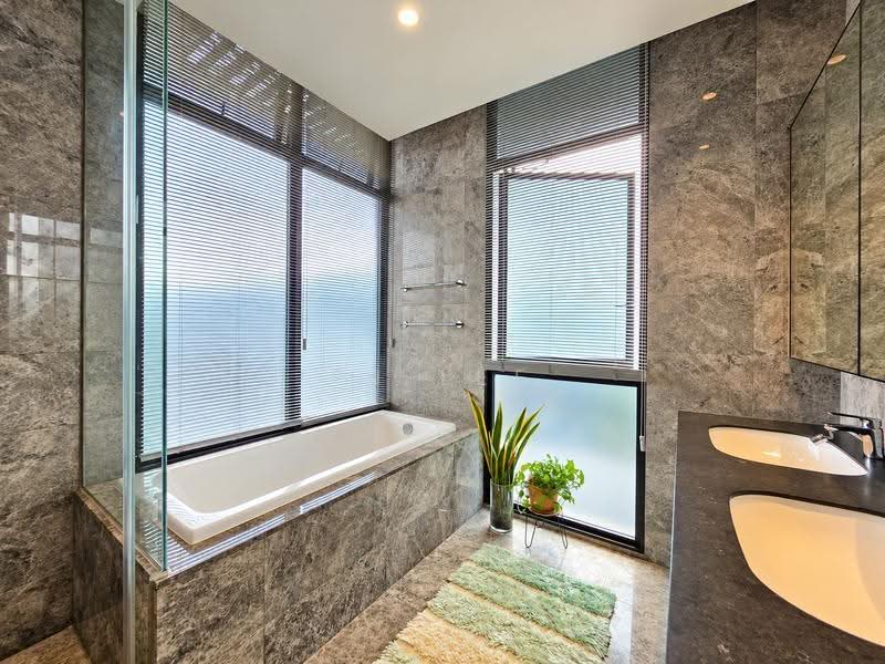 Parc Komo, 959 Upper Changi Road North, Changi Airport / Changi Village, 5 Bedrooms, 1,808 sqft, Condominium For Sale, by PJ Lee, 500290940 - Bathroom - PropertyGuru.com.sg