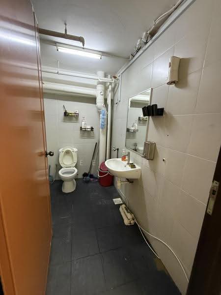 Bartley Biz Centre, 13 Kaki Bukit Road 4, Eunos / Geylang / Paya Lebar, 4,282 sqft, Factory / Workshop (B2) For Sale, by Zee Koh, 500290944 - Bathroom - CommercialGuru.com.sg