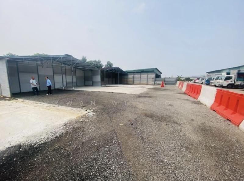 Open Yard with concrete floor for rent in Tampines Seletar West Farmway Tai Seng, Pasir Ris / Tampines, 10,000 sqft, Warehouse For Rent, by Kwan Wei Hoe, 500290947 - Exterior - CommercialGuru.com.sg