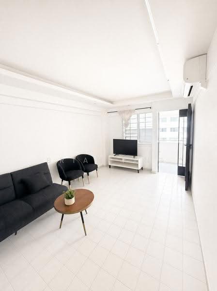 585 Ang Mo Kio Avenue 3, 585 Ang Mo Kio Avenue 3, Ang Mo Kio / Bishan / Thomson, 2 Bedrooms, 721 sqft, HDB Flat For Sale, by Brian Ying, 500290956 - Living Room - PropertyGuru.com.sg