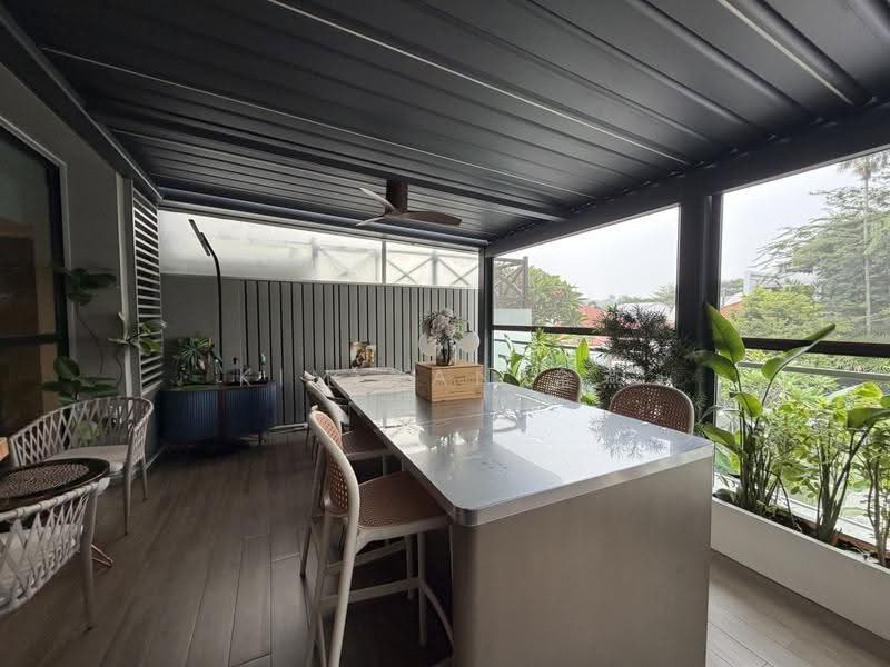 Very New with Lift and Pool, beautifully renovated with high taste!, within 1km to St Nicolas Girls’ school – call 8130 3636 to view now!, Ang Mo Kio / Bishan / Thomson, 6 Bedrooms, 5,700 sqft, Terraced House For Sale, by Kim Yan 金燕, 500290961 - Balcony - PropertyGuru.com.sg