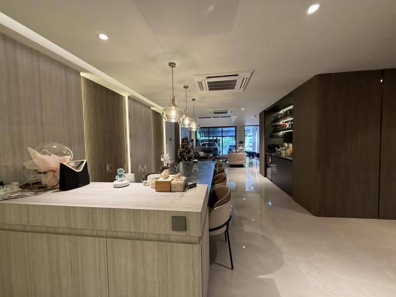 Very New with Lift and Pool, beautifully renovated with high taste!, within 1km to St Nicolas Girls’ school – call 8130 3636 to view now!, Ang Mo Kio / Bishan / Thomson, 6 Bedrooms, 5,700 sqft, Terraced House For Sale, by Kim Yan 金燕, 500290961 - Living Room - PropertyGuru.com.sg