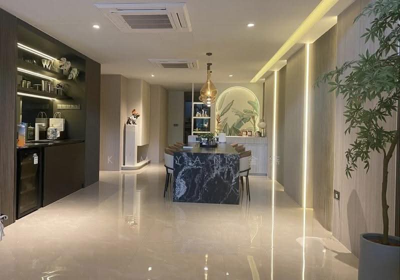 Very New with Lift and Pool, beautifully renovated with high taste!, within 1km to St Nicolas Girls’ school – call 8130 3636 to view now!, Ang Mo Kio / Bishan / Thomson, 6 Bedrooms, 5,700 sqft, Terraced House For Sale, by Kim Yan 金燕, 500290961 - Dining Room - PropertyGuru.com.sg