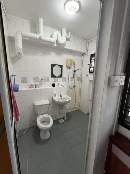 672 Jalan Damai, 672 Jalan Damai, Eunos / Geylang / Paya Lebar, 3 Bedrooms, 1,162 sqft, HDB Flat For Sale, by George Lim, 500290967 - Bathroom - PropertyGuru.com.sg