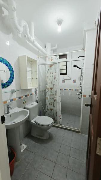 272D Jurong West Street 24, 272D Jurong West Street 24, Boon Lay / Jurong / Tuas, 3 Bedrooms, 1,206 sqft, HDB Flat For Rent, by Pauline Sim (沈梅梅), 500290990 - Bathroom - PropertyGuru.com.sg