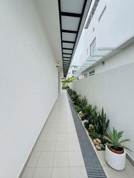 Luxus Hills | The Estate, Seletar Green Walk, Seletar / Yio Chu Kang, 5 Bedrooms, 3,488 sqft, Terraced House For Sale, by Lucas Ang, 500290999 - Exterior - PropertyGuru.com.sg