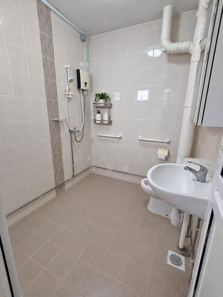 125 Tampines Street 11, 125 Tampines Street 11, Pasir Ris / Tampines, 4 Bedrooms, 1,571 sqft, HDB Flat For Sale, by Stan Lee 李俊豪, 500291014 - Bathroom - PropertyGuru.com.sg