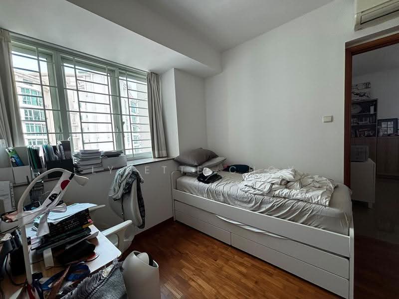 Queens, 10 Stirling Road, Alexandra / Commonwealth, 4 Bedrooms, 1,184 sqft, Condominium For Sale, by Lynette Choy, 500291017 - Study - PropertyGuru.com.sg