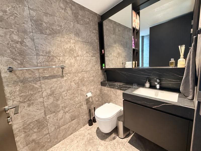 Hyll on Holland, 89 Holland Road, Tanglin / Holland / Bukit Timah, 2 Bedrooms, 657 sqft, Condominium For Sale, by Lyanne Tan 陈丽颖, 500291025 - Bathroom - PropertyGuru.com.sg