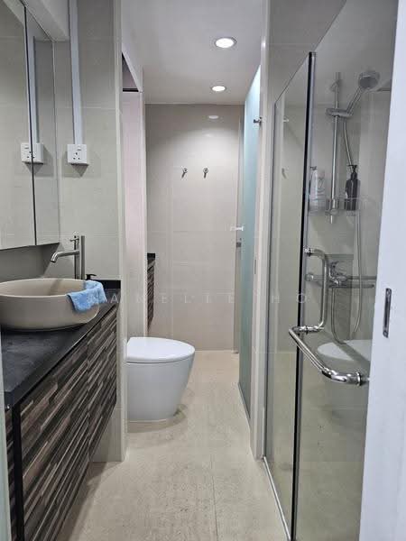 Tiong Bahru - A Charming Walk Up Conservation, 78 Yong Siak Street, Alexandra / Commonwealth, 3 Bedrooms, 930 sqft, Walk-up Apartment For Rent, by Janelle Ho, 500291048 - Bathroom - PropertyGuru.com.sg