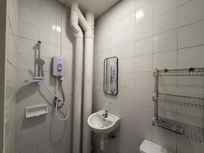 Casa Esperanza, 995 Bukit Timah Road, Clementi Park / Upper Bukit Timah, Room Rental, 151 sqft, Condominium For Rent, by Cove, 500291055 - Yellow Room - Private Bathroom - PropertyGuru.com.sg