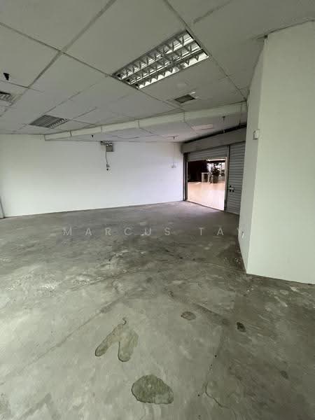 Lucky Plaza, 304 Orchard Road, Orchard / River Valley, 241 sqft, Mall Shop For Rent, by Marcus Tay, 500291070 - Interior - CommercialGuru.com.sg