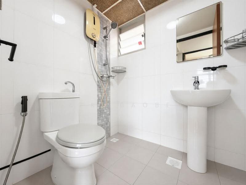 366A Sembawang Crescent, 366A Sembawang Crescent, Sembawang / Yishun, 2 Bedrooms, 731 sqft, HDB Flat For Sale, by Nazri Baobed, 500291072 - Bathroom - PropertyGuru.com.sg