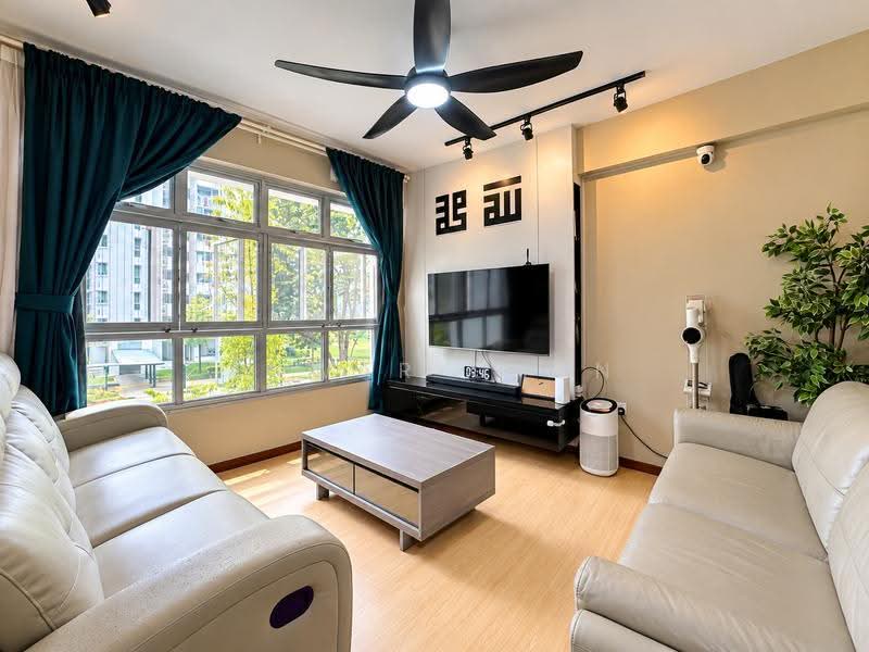 671B Yishun Avenue 4, 671B Yishun Avenue 4, Sembawang / Yishun, 3 Bedrooms, 1,001 sqft, HDB Flat For Sale, by Anwar Chan, 500291075 - Living Room - PropertyGuru.com.sg