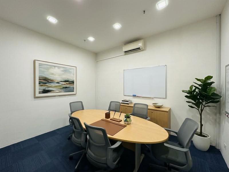 Tradehub 21, 18 Boon Lay Way, Boon Lay / Jurong / Tuas, 1,464 sqft, Light Industrial (B1) For Sale, by Brandon Kho, 500291090 - Meeting room - CommercialGuru.com.sg