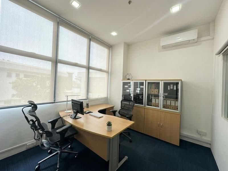 Tradehub 21, 18 Boon Lay Way, Boon Lay / Jurong / Tuas, 1,464 sqft, Light Industrial (B1) For Sale, by Brandon Kho, 500291090 - Director room 3 - CommercialGuru.com.sg