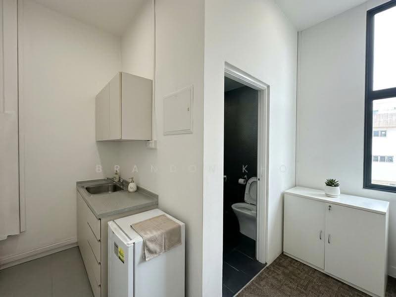 Tradehub 21, 18 Boon Lay Way, Boon Lay / Jurong / Tuas, 1,464 sqft, Light Industrial (B1) For Sale, by Brandon Kho, 500291090 - Pantry - CommercialGuru.com.sg