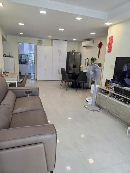 172B Edgedale Plains, 172B Edgedale Plains, Hougang / Punggol / Sengkang, 3 Bedrooms, 1,184 sqft, HDB Flat For Sale, by Perrie Koh, 500291101 - Living Room - PropertyGuru.com.sg