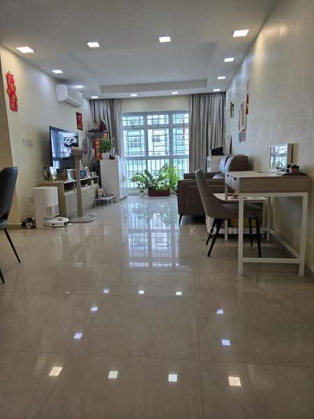 172B Edgedale Plains, 172B Edgedale Plains, Hougang / Punggol / Sengkang, 3 Bedrooms, 1,184 sqft, HDB Flat For Sale, by Perrie Koh, 500291101 - Living Room - PropertyGuru.com.sg