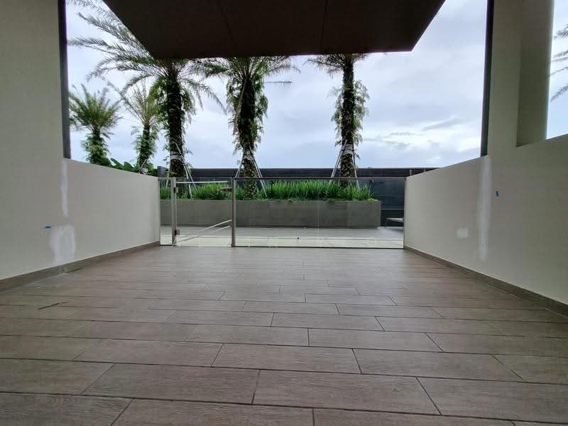 300K Discount Resort Style Pool View Home, Tanglin / Holland / Bukit Timah, 2 Bedrooms, 872 sqft, Condominium For Sale, by Alvin Yeo, 500291135 - Balcony - PropertyGuru.com.sg