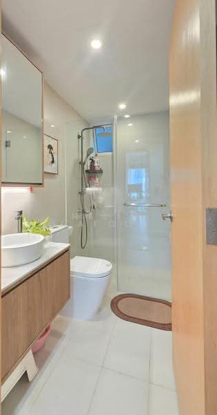 The Tampines Trilliant, 21 Tampines Central 7, Pasir Ris / Tampines, 3 Bedrooms, 1,012 sqft, Condominium For Sale, by Halim Gafoor, 500291140 - Common Bathroom - PropertyGuru.com.sg