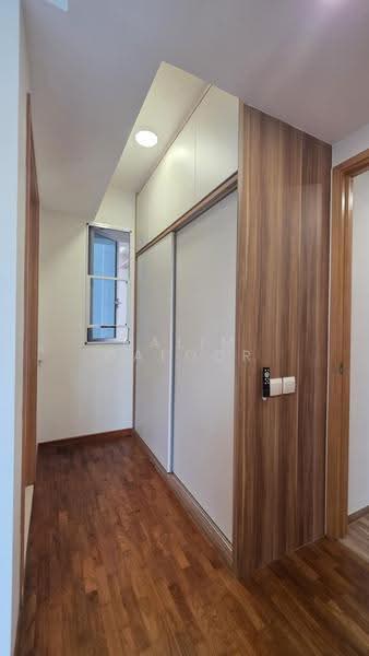 The Tampines Trilliant, 21 Tampines Central 7, Pasir Ris / Tampines, 3 Bedrooms, 1,012 sqft, Condominium For Sale, by Halim Gafoor, 500291140 - Large wardrobe - PropertyGuru.com.sg