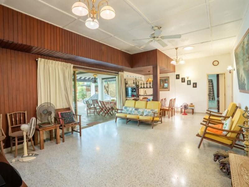 SUPER GORGEOUS REGULAR PLOT ! GCB AREA! MINS TO MRT!, Chestnut / Cashew / Upper Bukit Timah, Dairy Farm / Bukit Panjang / Choa Chu Kang, 5 Bedrooms, 1,800 sqft, Detached House For Sale, by Terence Tan, 500291142 - Living Room - PropertyGuru.com.sg