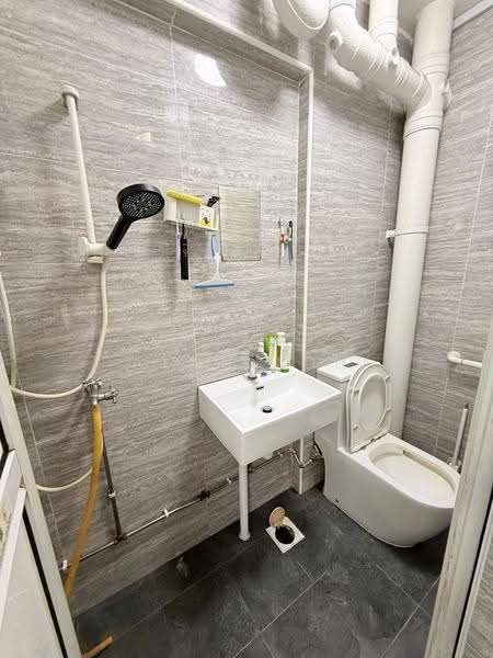 550 Hougang Street 51, 550 Hougang Street 51, Hougang / Punggol / Sengkang, 3 Bedrooms, 900 sqft, HDB Flat For Rent, by Alan Loh, 500291172 - Bathroom - PropertyGuru.com.sg