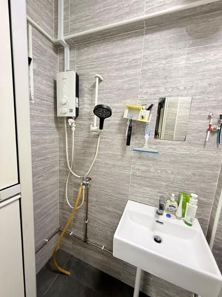 550 Hougang Street 51, 550 Hougang Street 51, Hougang / Punggol / Sengkang, 3 Bedrooms, 900 sqft, HDB Flat For Rent, by Alan Loh, 500291172 - Bathroom - PropertyGuru.com.sg