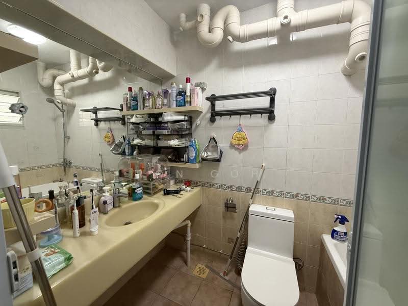 103A Edgefield Plains, 103A Edgefield Plains, Hougang / Punggol / Sengkang, 3 Bedrooms, 1,184 sqft, HDB Flat For Sale, by Ron Goh, 500291174 - Master Bath - PropertyGuru.com.sg