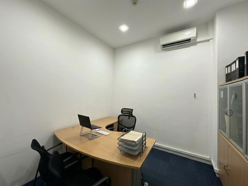 Tradehub 21, 18 Boon Lay Way, Boon Lay / Jurong / Tuas, 1,464 sqft, Light Industrial (B1) For Sale, by Ben Chew, 500291180 - Study - CommercialGuru.com.sg